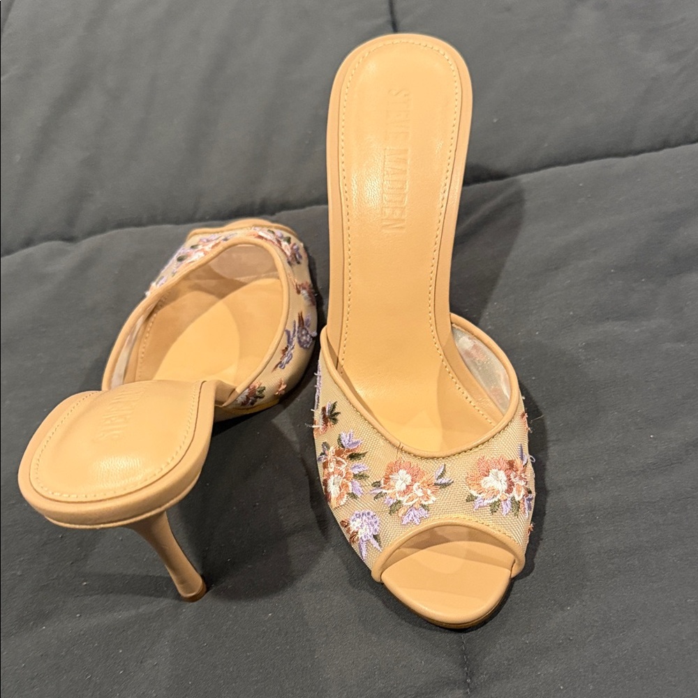 Priya Steve Madden Tan Floral Embroidered Heels